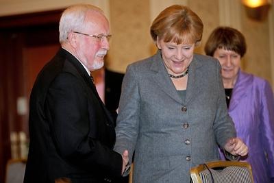 Bildnummer: 53829191  Datum: 02.03.2010  Copyright: imago/STAR-MEDIA Dr. h.c. Lothar de Maiziere ( GER / CDU ) und Bundeskanzlerin Angela Merkel ( GER / CDU ) anl??lich des 70. Geburtstages von Lothar de Maiziere am 02.03.2010 im Palace-Hotel, Berlin. Geburtstag Feier People Politik kbdig xsp 2010 quer 2010 Berlin Deutschland Ehefrau Feier Feierlichkeit Frau Geburtstagsfeier Gratulant Gratulanten Jubil?um Person Personen Politik Politiker Politikerin quer QuerformatBildnummer 53829191 Date 02 03 2010 Copyright Imago Star Media Dr H C Lothar de Maizi?re ger CDU and Chancellor Angela Merkel ger CDU during the 70 Birthday from Lothar de Maizi?re at 02 03 2010 in Palace Hotel Berlin Birthday Celebrations Celebrities politics Kbdig xsp 2010 horizontal 2010 Berlin Germany Wife Celebrations Solemnity Woman Birthday celebration Gratulant Congratulations Anniversary Person People politics Politicians Politician horizontal Landscape-stock-foto