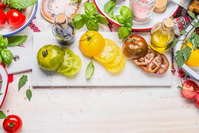 tomaten,tomatensalat,liebesapfel,paradeis,paradeiser,paradiesapfel,pomidor,tomate,salat ** tomatoes,tomato salad,tomato,-stock-foto