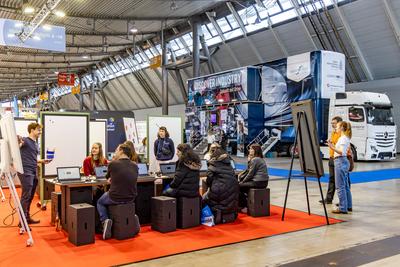 Messe Didacta in Stuttgart, Europas gr??te Bildungsmesse. F?r Aufregung sorgte im Vorfeld ein Messestand der in weiten T-stock-foto