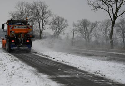 Schneefront rollt ?ber Norddeutschland.-stock-foto