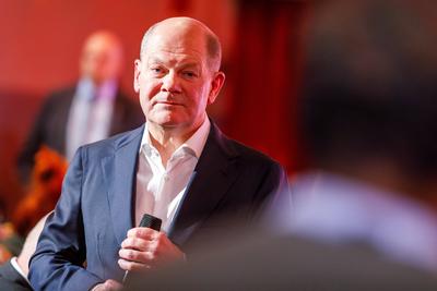 Olaf Scholz in Cottbus-stock-foto
