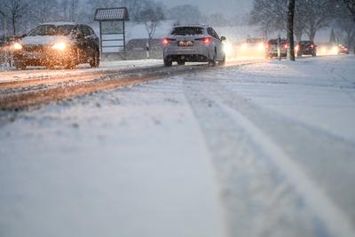 Schneefront rollt ?ber Norddeutschland.-stock-foto