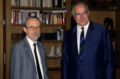 Bundeskanzler Helmut Kohl (re., Deutschland/CDU) neben Ministerpr?sident Lothar de Maiziere (Deutschland/Deutsche Demok-stock-foto
