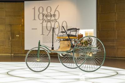 Mercedes Museum Stuttgart. Benz Patent-Motorwagen (1886). (Architektur: Ben van Berkel, Architekturb?ro UNStudio). Stut-stock-foto