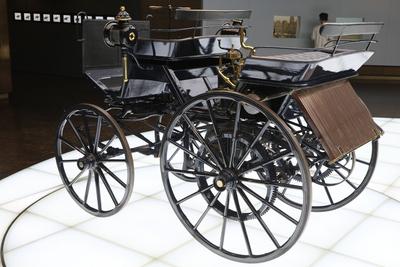 Motorkutsche von Gottlieb Daimler, erstes vierr?driged Automobil der Welt, Mercedes-Benz Museum, Stuttgart, Baden-W?rtte-stock-foto