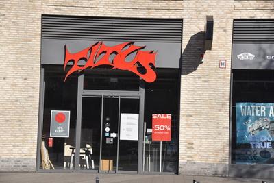 Eine Filiale von TITUS, ein deutsches Unternehmen das Skateboards, -zubeh?r und -bekleidung vertreibt *** A branch of TI-stock-foto