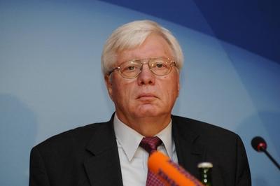 Bildnummer: 55019901  Datum: 11.09.2008  Copyright: imago/Horst GaluschkaDr. G?nter Struve , Programmdirektor der ARD Bei der Pressekonferenz zur ARD Jahreshauptversammlung am 10.09.2008 in K?ln People Portr?t xo0x kbdig xns 2008 quer Kopf Portrait ARD Programmdirektor Rede Podium Podium Bildnummer 55019901 Date 11 09 2008 Copyright Imago Horst Galuschka Dr G?nter Struve Program Director the ARD at the Press conference to ARD Annual General Meeting at 10 09 2008 in Cologne Celebrities Portrait xo0x Kbdig xns 2008 horizontal Head Portrait ARD Program Director Speech Podium Podium-stock-photo