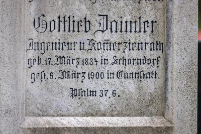 Der Uff-Kirchhof in Stuttgart-Bad Cannstatt geh?rt zu den ?ltesten Friedh?fen in Stuttgart. Grab von Gottlieb Daimler In-stock-foto