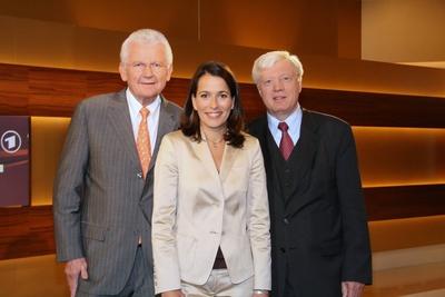 15/ v.l. Prof. Jobst Plog Intendant des NDR, Anne Will und Dr. Guenter Struve ARD-Programmdirektor neue Moderatorin der-stock-foto