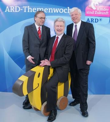 v.l.n.r. Fritz Raff (GER/ARD Vorsitzender/Intendant Saarl?ndischer Rundfunk), Prof. Peter Vo? (Intendant SWR) und Dr. G-stock-foto