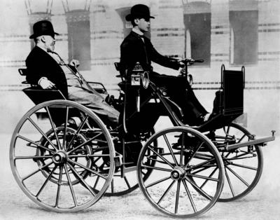 Gottlieb Daimler in his Daimler Wagen 1886 Mono Print AUFNAHMEDATUM GESCH?TZT UnitedArchives0779-stock-foto