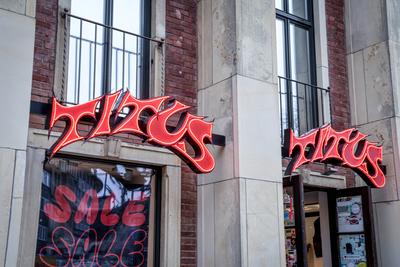 Skateboard Handler Titus insolvent.-stock-foto