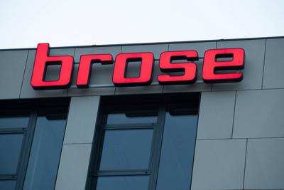 Brose, Das Logo des Coburger Automobilzulieferer Brose Fahrzeugteile SE & Co. KG ist in M?nchen zu sehen. M?nchen Bayern-stock-foto