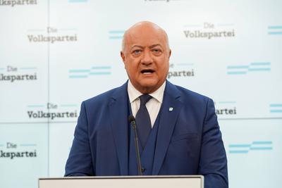 12.02.2025 - ?sterreich, Wien, Europa: Pressekonferenz - Statement der Volkspartei (?VP) zu den Regierungsverhandlungen-stock-photo