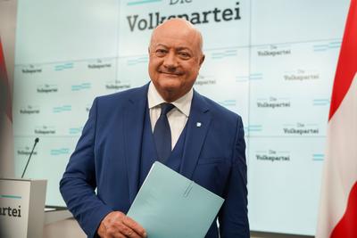 12.02.2025 - ?sterreich, Wien, Europa: Pressekonferenz - Statement der Volkspartei (?VP) zu den Regierungsverhandlungen-stock-photo