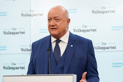 12.02.2025 - ?sterreich, Wien, Europa: Pressekonferenz - Statement der Volkspartei (?VP) zu den Regierungsverhandlungen-stock-photo