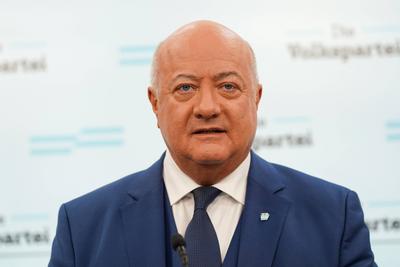 12.02.2025 - ?sterreich, Wien, Europa: Pressekonferenz - Statement der Volkspartei (?VP) zu den Regierungsverhandlungen-stock-photo