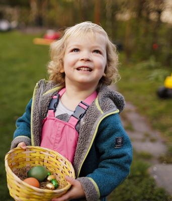 Kind sucht Ostereier, Bonn, 31.03.2024. Bonn Deutschland *** Child looking for Easter eggs, Bonn, 31 03 2024 Bonn German-stock-foto