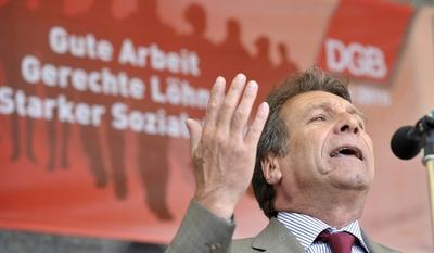 Bildnummer: 54005969  Datum: 01.05.2010  Copyright: imago/J?rn HaufeDer Stellvertretende Vorsitzende der Bundestagsfraktion der Partei DIE LINKE und 1. Bevollm?chtigte der IG Metall Schweinfurth Klaus Ernst spricht heute (1.05.2010) anl?sslich des Maifest des DGB auf dem Schlo?platz in Dresden. 01.05.2010 People Politik 1. Mai Gewerkschaft Kundgebung kbdig xsk 2010 quer premiumd brd bundesrepublik deutschland dresden freistaat sachsen Bildnummer 54005969 Date 01 05 2010 Copyright Imago Joern Home the vice Chairman the Federal parliamentary group the Party the Left and 1 Agents the IG Metal Schweinfurthstrasse Klaus Ernst speaks Today 1 05 2010 during the Maifest the DGB on the Schlo?platz in Dresden 01 05 2010 Celebrities politics 1 May Trade union Rally Kbdig xSK 2010 horizontal premiumd GERMANY Federal Germany Dresden Free State Saxony-stock-foto