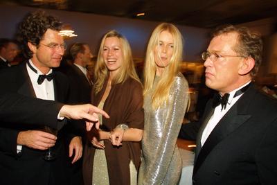 BAMBI Verleger Dr. Florian Langenscheidt + Schwestern Caroline und Model Claudia Schiffer + Friseur Gerhard Meir bei der-stock-foto
