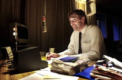 Radiomoderator Christian Bienert zeichnet sein Musikquiz Sonntagsr?tsel beim Deutschlandradio auf ?-stock-foto