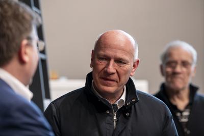Berlins Regierender B?rgermeister Kai Wegner besucht den 'Ort der W?rme' im Humboldt Forum am 12.02.2025-stock-foto