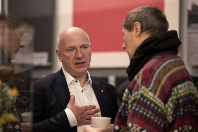 Berlins Regierender B?rgermeister Kai Wegner besucht den 'Ort der W?rme' im Humboldt Forum am 12.02.2025-stock-foto