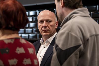 Berlins Regierender B?rgermeister Kai Wegner besucht den 'Ort der W?rme' im Humboldt Forum am 12.02.2025-stock-foto