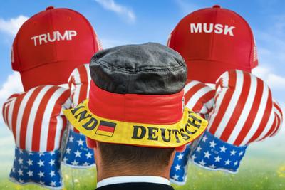 Trump und Musk greifen Deutschland wirtschaftlich und politisch an, symbolischer Boxkampf, Februar 2025-stock-foto
