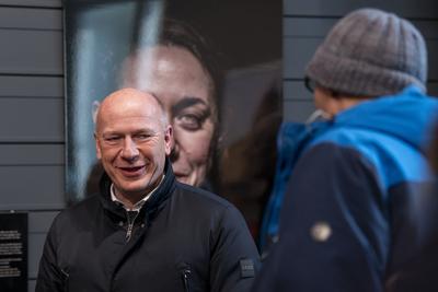 Berlins Regierender B?rgermeister Kai Wegner besucht den 'Ort der W?rme' im Humboldt Forum am 12.02.2025-stock-foto