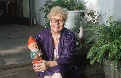 Trude Unruh (Politikerin) 08/89 h?r Frau Politik Senioren Graue Panther blond kurzhaarig Locken Brille seri?s Jacke lil-stock-foto