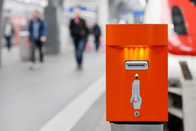 Billett Entwerter am Hauptbahnhof Zuerich 12.03.2024 Zuerich , SCHWEIZ , Billett Entwerter am Hauptbahnhof Zuerich *** T-stock-foto