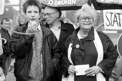 Trude Unruh re Deutschland Graue Panther Bundesvorsitzende Angelika Beer li Deutschland Die-stock-foto