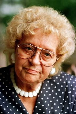 Bildnummer: 50743454  Datum: 07.10.1995  Copyright: imago/sepp spieglTrude Unruh (GER/Parteivorsitzende DIE GRAUEN PANTHER) , Personen , optimistisch; 1995, Wuppertal, Politiker, Politikerin, Vorsitzender, Vorsitzende, Parteivorsitzender, Graue Panther; , hoch, Kbneg, Portr?t, Parteien, Politik, Deutschland, Randbild, People / Fotoshooting-stock-foto