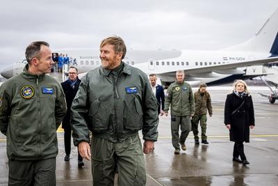 King visits Royal Air Force detachment in Estonia, ?mari, The Netherlands-stock-foto