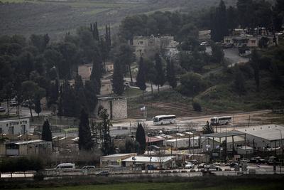 View of the Israeli Hawara camp. After a Palestinian tried to run over soldiers at the Shomron military gate, the car was shot at, killing the Palestinian-stock-foto