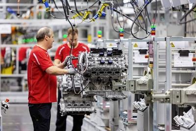 DEU Deutschland Stuttgart 29 11 2018 Motorenproduktion im neuen Werk 4 bei Porsche Produktion-stock-foto