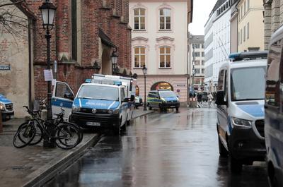 Sicherheitsvorkehrungen der Polizei im Bereich um das Hotel Bayerischer Hof zur M?nchner Sicherheitskonferenz 2025 (MSC).-stock-photo
