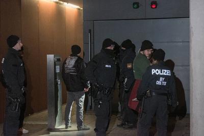 13.02.2025, Rechtsextreme Aktion am Tatort, M?nchen: Um den mutma?lichen Anschlag von M?nchen zu instrumentalisieren sam-stock-photo