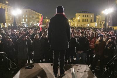 13.02.2025, Solidarit?tskundgebung, M?nchen: Anl?sslich des mutma?lichen Anschlages und der politisch daraus bahngebroch-stock-foto