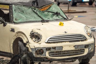 Terroranschlag in M?nchen, Kleinwagen f?hrt in Menschenmenge, Mini-Cooper am Tatort, M?nchen, 13. Februar 2025-stock-foto