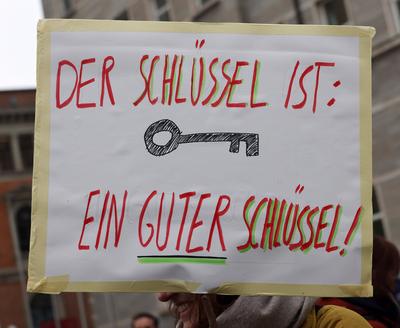 13.02.2025 Sachsen Anhalt Sachsen-Anhalt Sttreik Verdi ?ffentlicher Dienst mit Erziehern und Kinderg?rtnerinnen in Halle-stock-foto