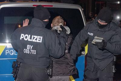 13.02.2025, Rechtsextreme Aktion am Tatort, M?nchen: Um den mutma?lichen Anschlag von M?nchen zu instrumentalisieren sam-stock-photo