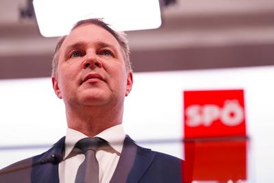 13.02.2025: ?sterreich, Wien, Europa: Pressekonferenz - Statement von SP?-Chef Andreas Babler nach dem SP?-Bundesparteip-stock-photo
