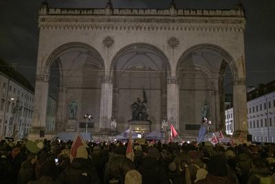 13.02.2025, Solidarit?tskundgebung, M?nchen: Anl?sslich des mutma?lichen Anschlages und der politisch daraus bahngebroch-stock-foto