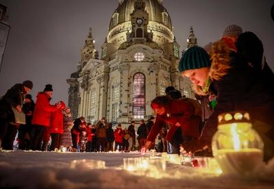 Dresden erinnert an Zerstoerung vor 80 Jahren-stock-foto
