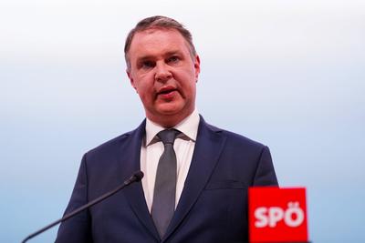 13.02.2025: ?sterreich, Wien, Europa: Pressekonferenz - Statement von SP?-Chef Andreas Babler nach dem SP?-Bundesparteip-stock-photo