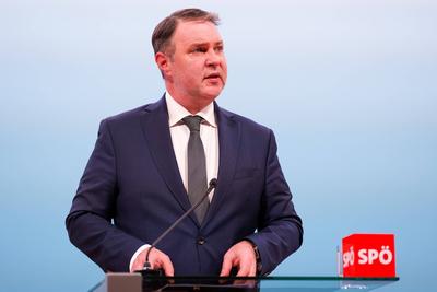 13.02.2025: ?sterreich, Wien, Europa: Pressekonferenz - Statement von SP?-Chef Andreas Babler nach dem SP?-Bundesparteip-stock-photo
