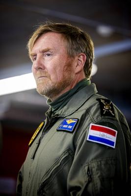 King visits Royal Air Force detachment in Estonia, ?mari, The Netherlands-stock-foto