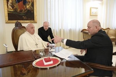 ITALY-VATICAN POPE FRANCIS DURING PRIVATE AUDIENCE WITH MR.MARK THOMPSON,PRESIDENT AND CHIEF EXECUTIVE OFFICER OF CNN 2025-02-14-stock-photo